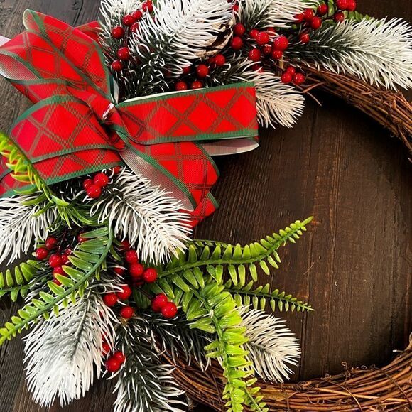 Christmas Wreath 12 inches Red, White & Green Hand made NWOT - Picture 3 of 5